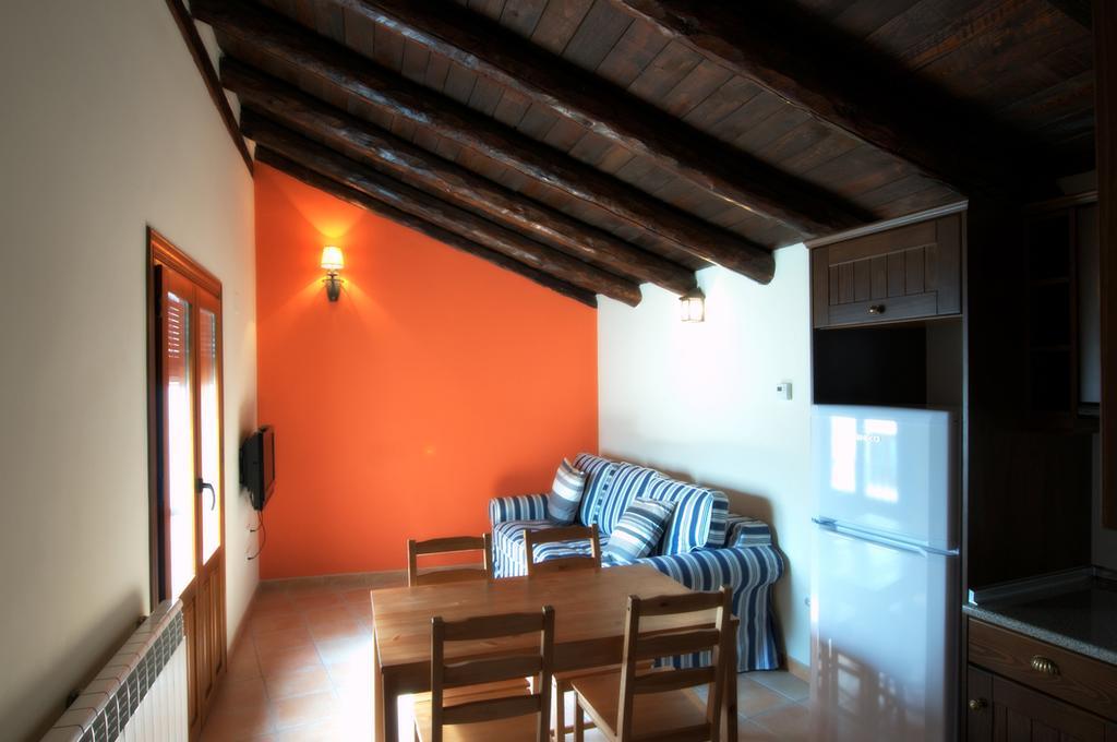 Apartamentos Cine Capicol Albarracín Quarto foto